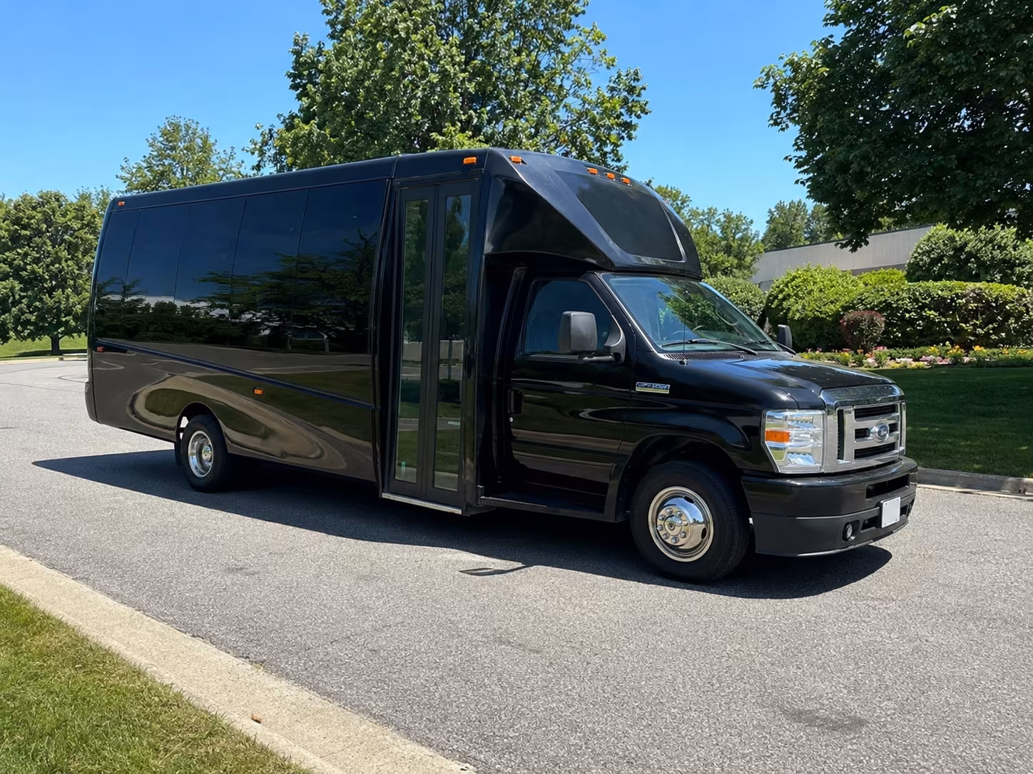 Rio Rancho Birthday, Sweet 16, & Quinceañera Transportation party bus exterior